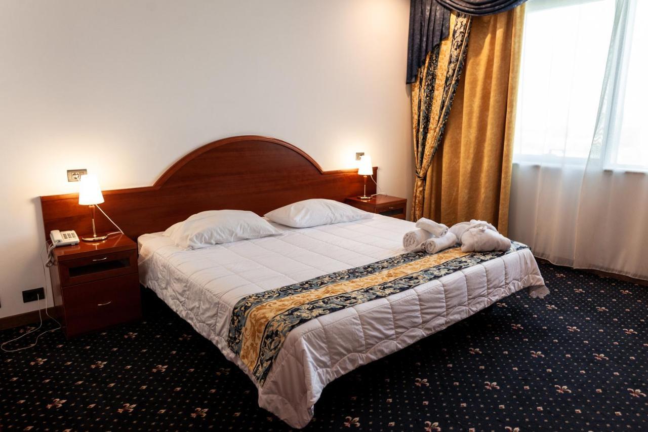 River Palace 5* Atyraū