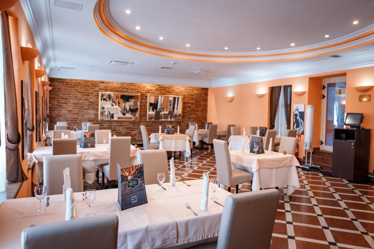 River Palace 5*